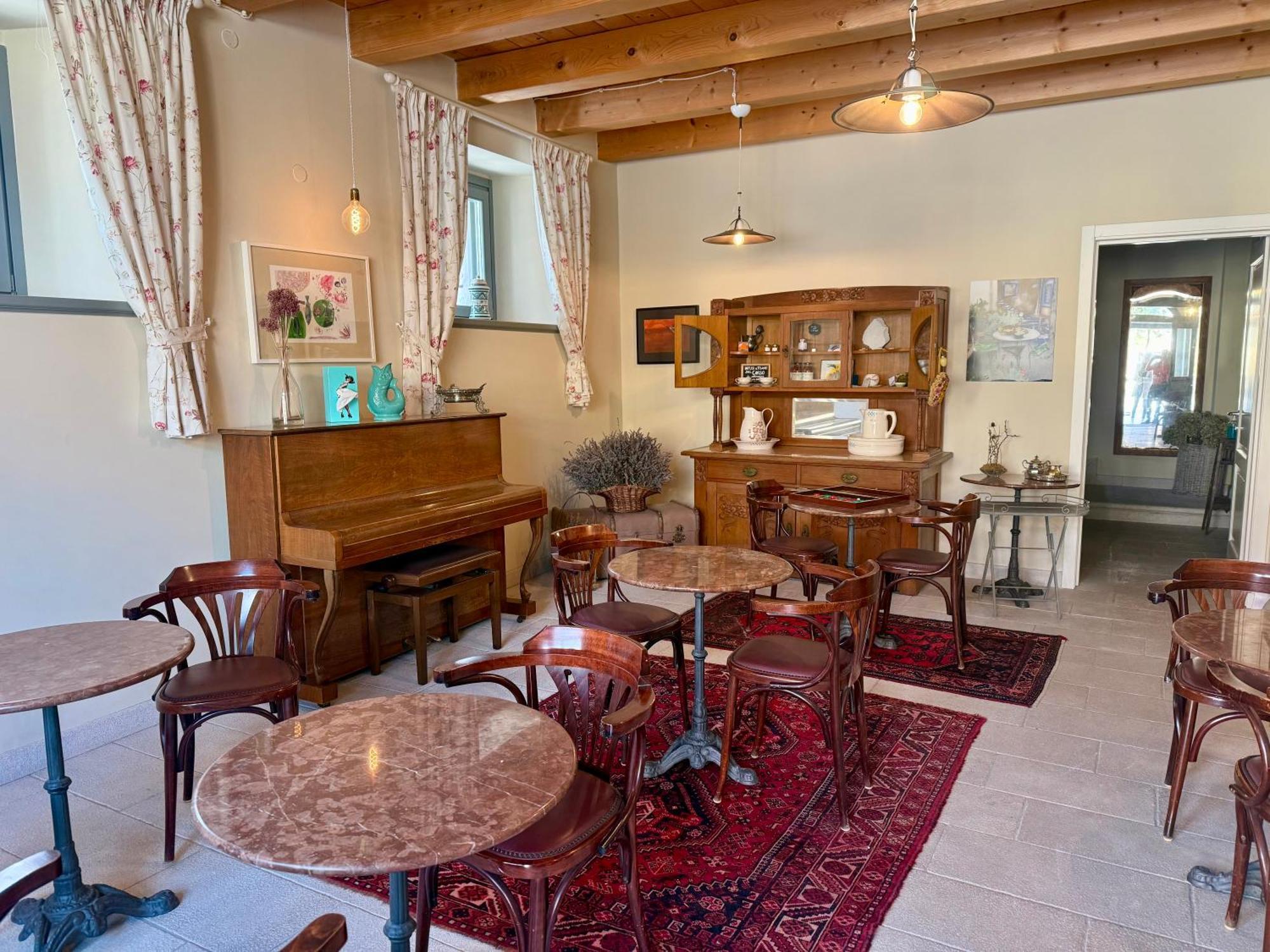 Greif Boutique Juna Aurisina Buitenkant foto