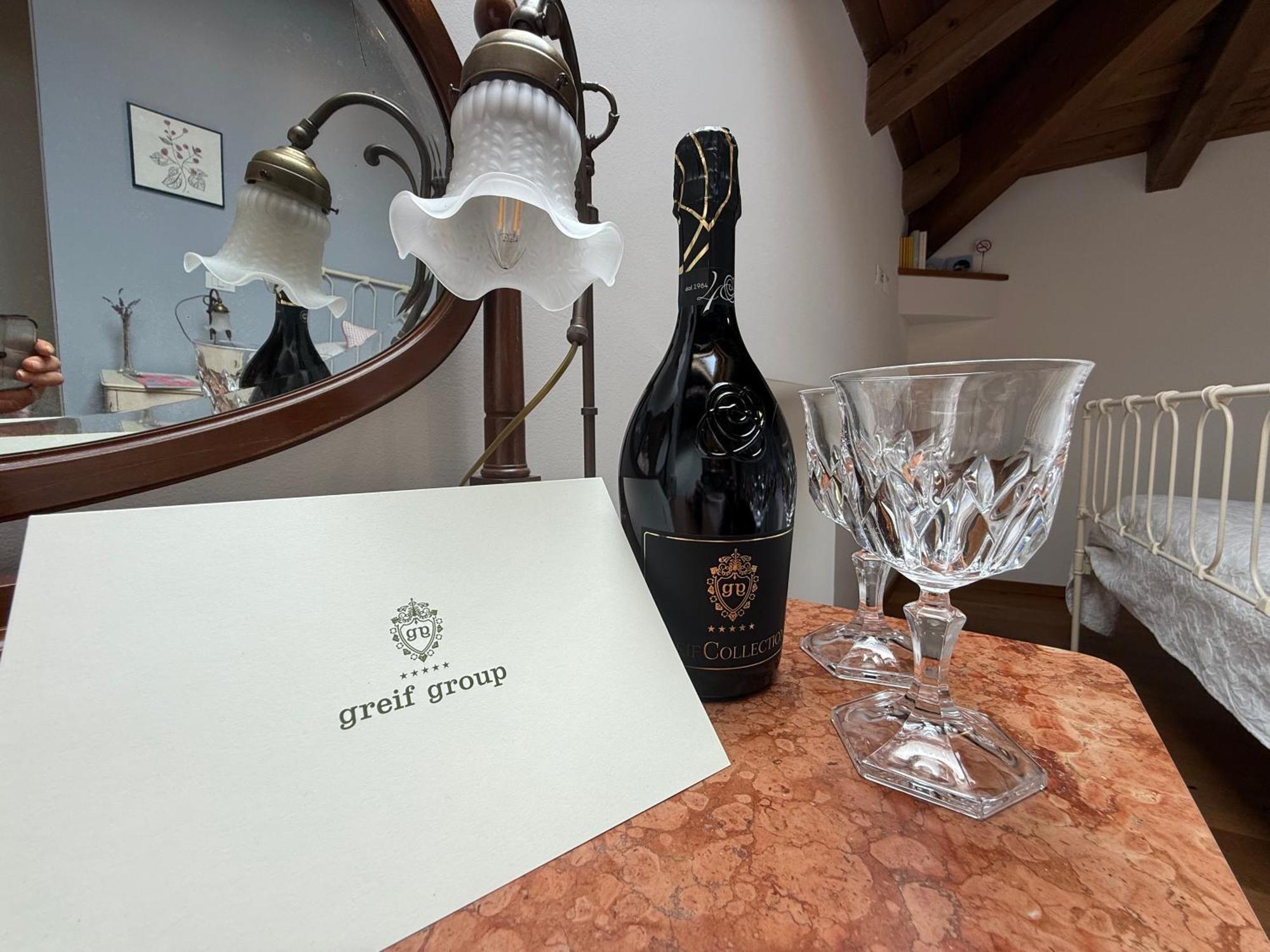Greif Boutique Juna Aurisina Buitenkant foto
